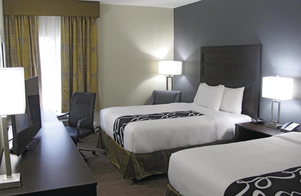 La Quinta By Wyndham Karnes City - Kenedy Bagian luar foto