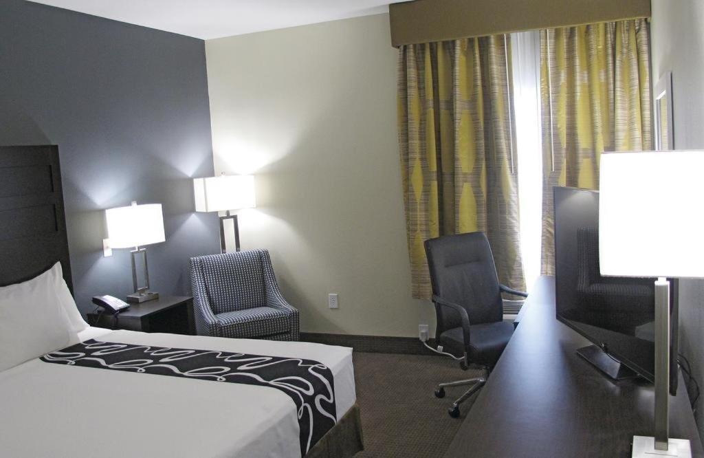 La Quinta By Wyndham Karnes City - Kenedy Bagian luar foto