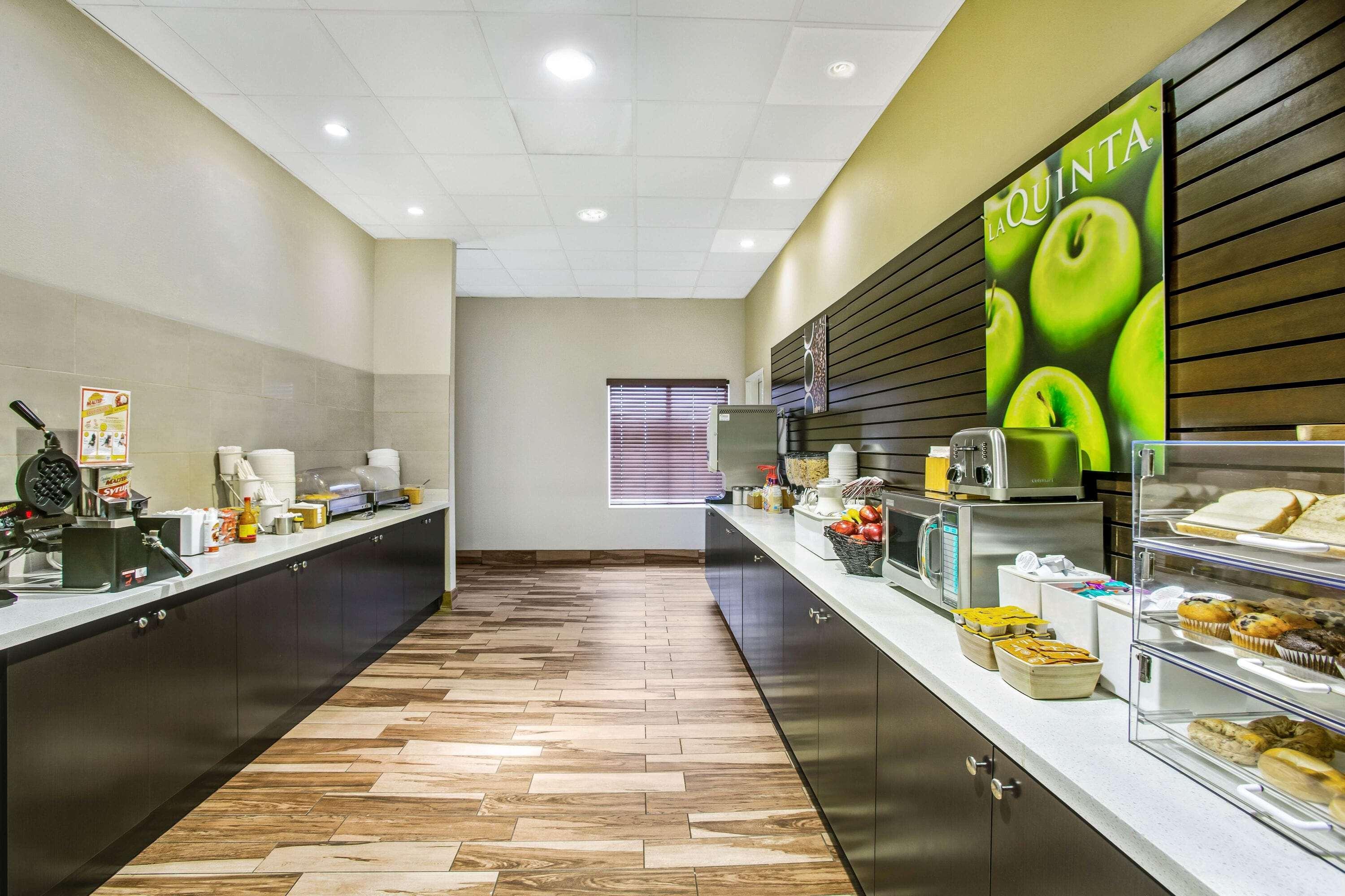 La Quinta By Wyndham Karnes City - Kenedy Bagian luar foto