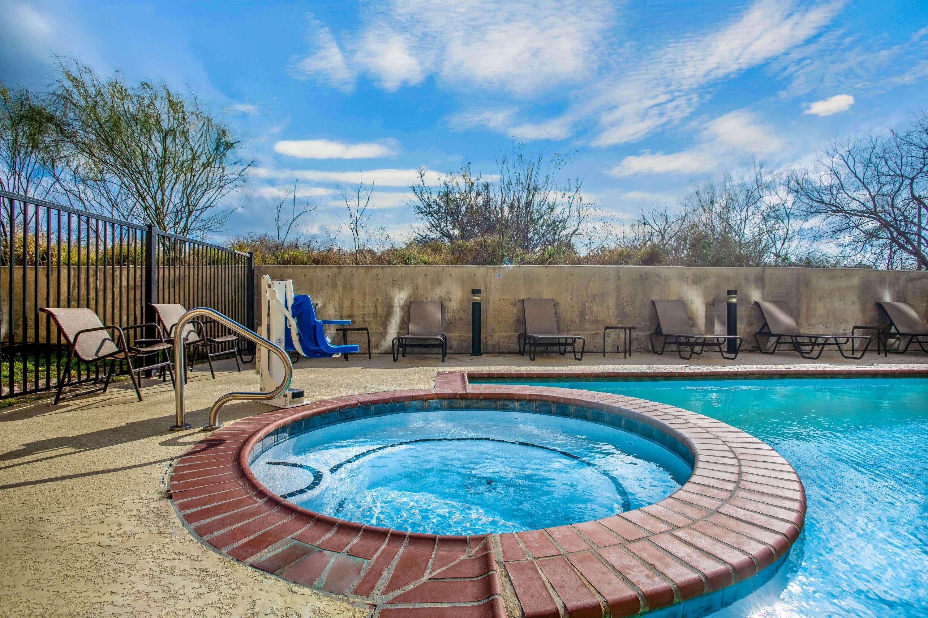 La Quinta By Wyndham Karnes City - Kenedy Bagian luar foto