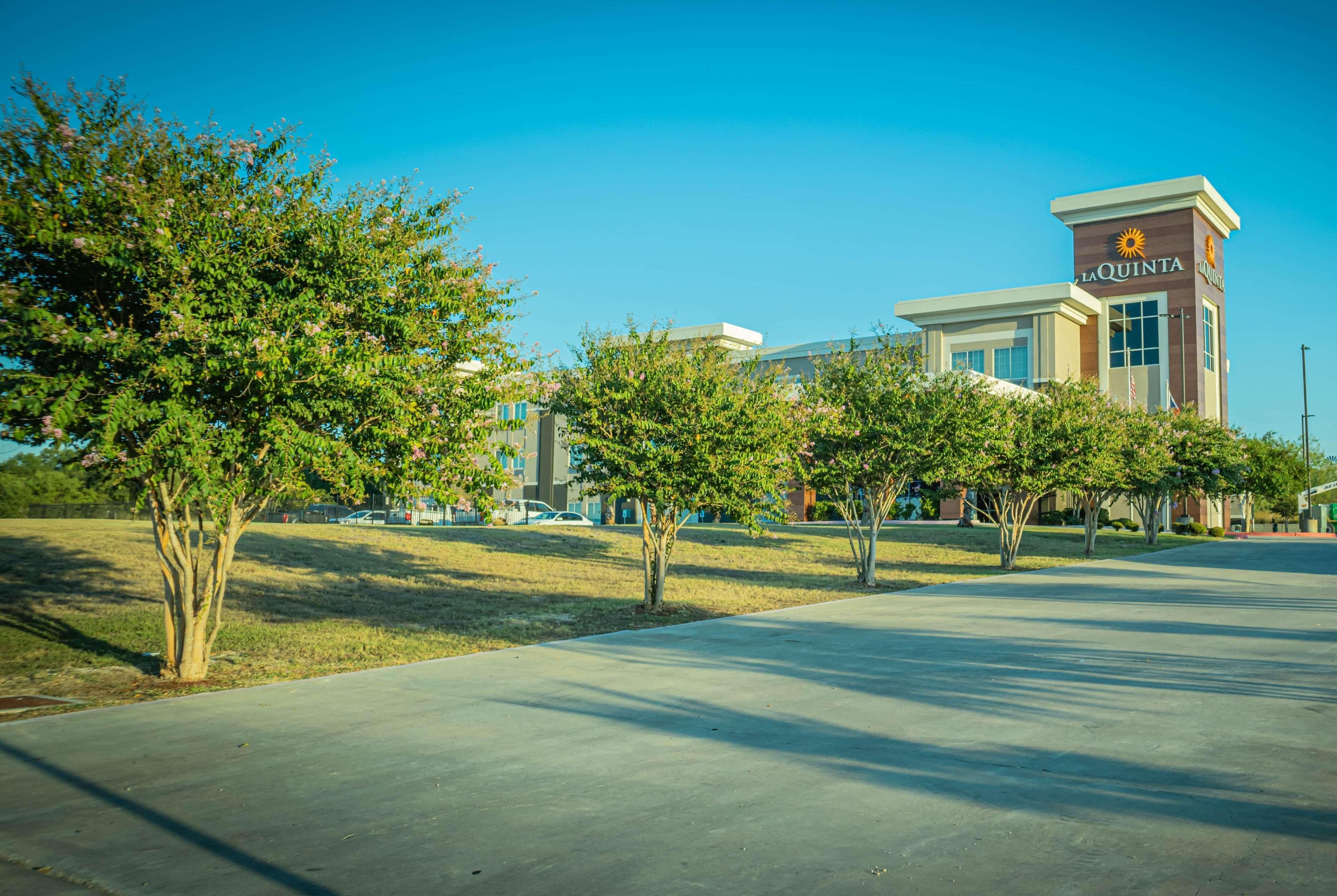 La Quinta By Wyndham Karnes City - Kenedy Bagian luar foto